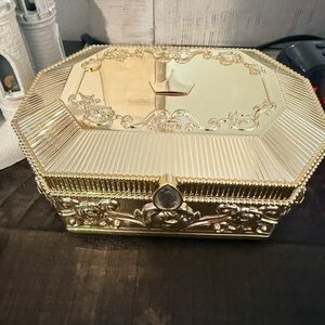 Bath & Body Works “Life’s a Fairytale” Princess Keepsake Music Box – NIB